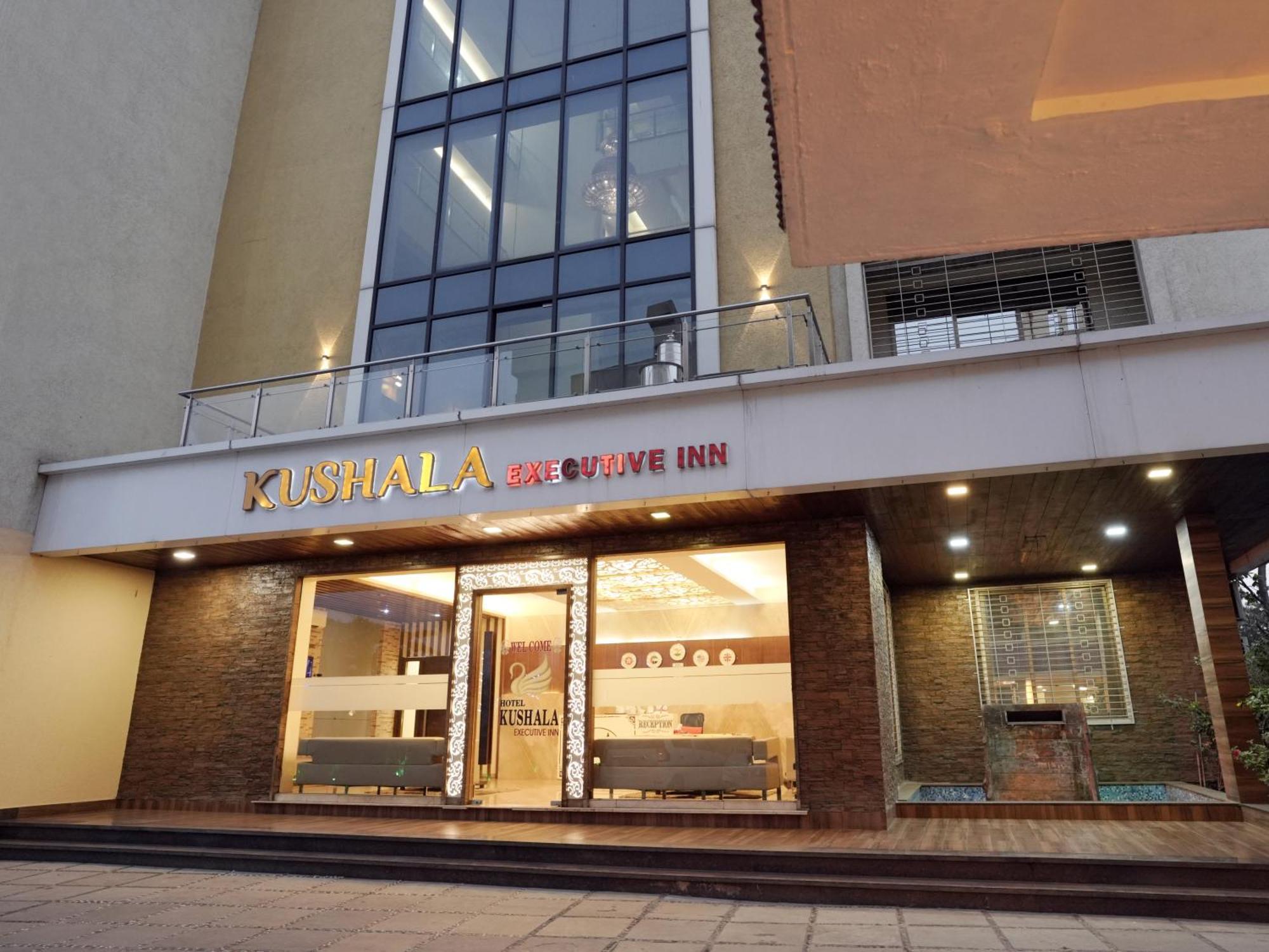 Hotel Kushala Executive Inn ターネー エクステリア 写真